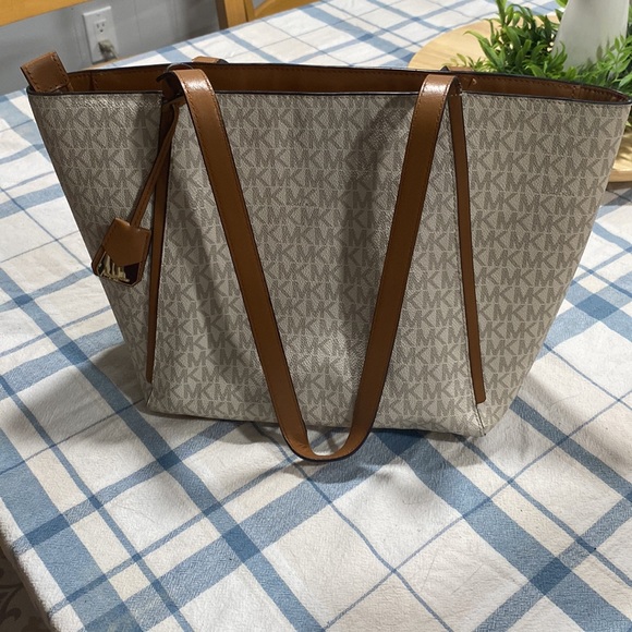 Michael Khor handbag - Picture 2 of 3